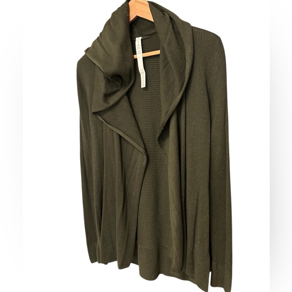 Lululemon Size 4 NWT sweater wrap dark green
